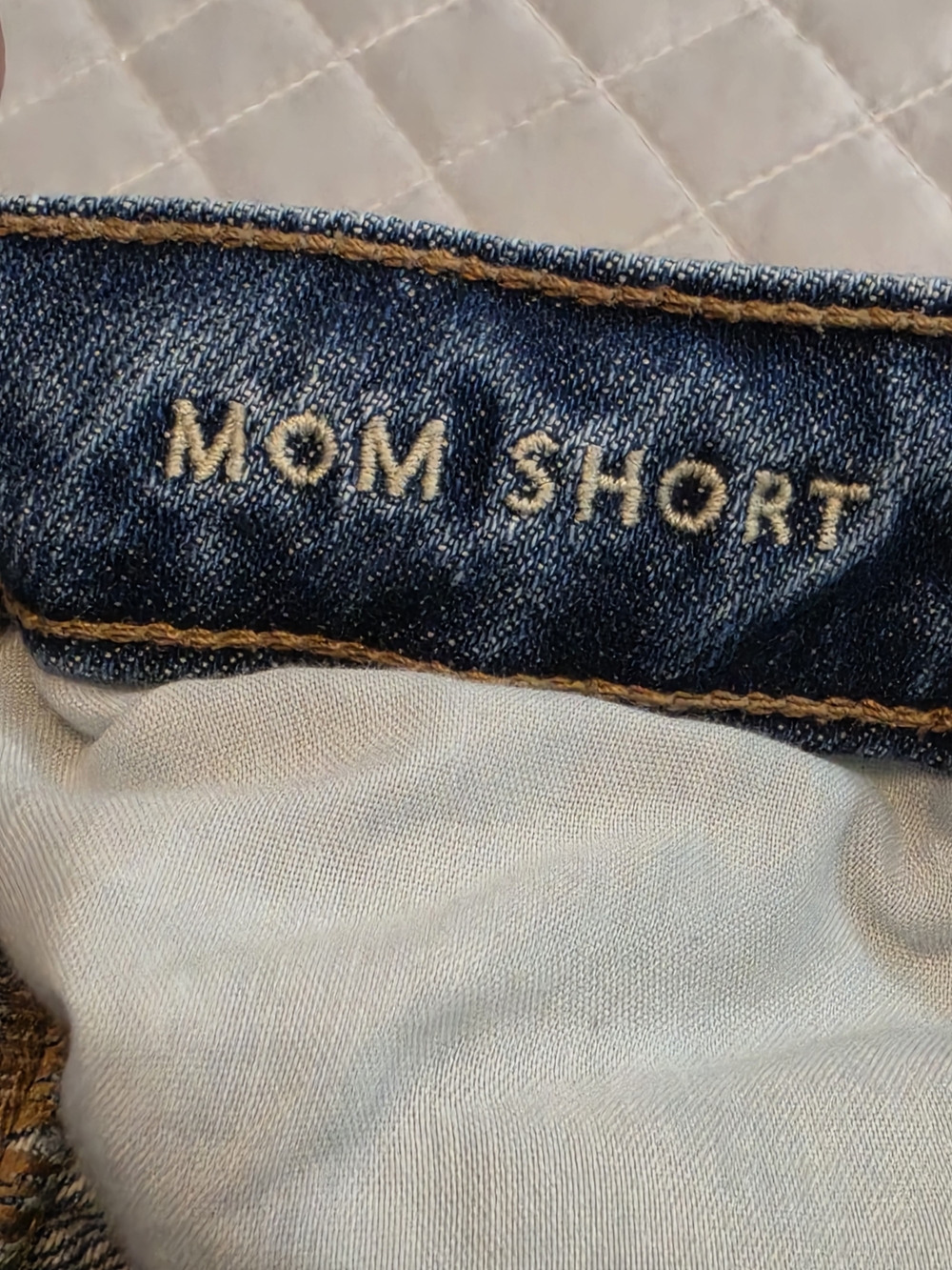 American Eagle Distressed Mom Short Medium Wash Denim Cutoff Womens Size 2 - Picture 8 of 9